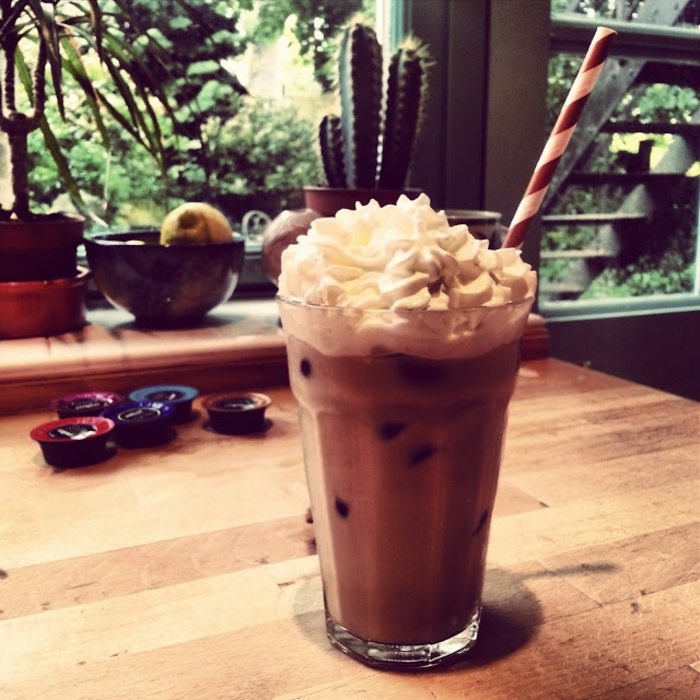 Iskaffe-med-crema-vispad grädde-italiensk stil
