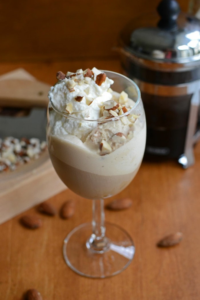 Kyld-kaffe-Affogato-med-Amaretto