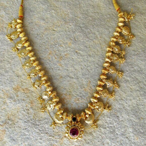 Σύντομος χρυσός Maharashtrian Mangalsutra