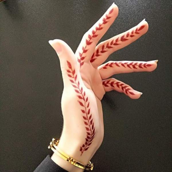 Yksinkertainen Finger Mehndi -suunnittelu