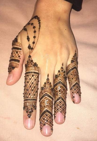 Lumoava Finger Mehndi Design