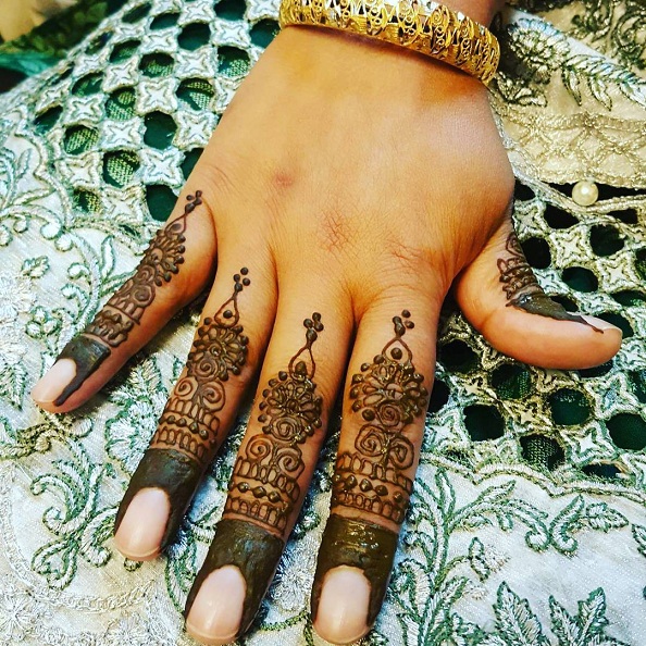 Finger Mehndi -suunnittelu