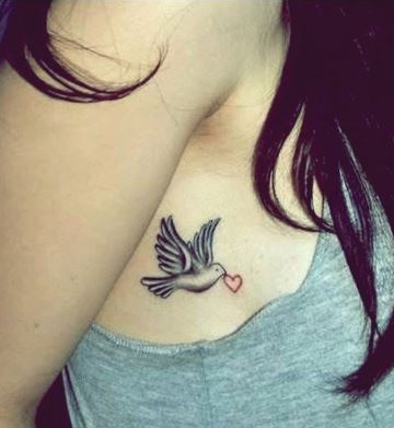 Pieni kyyhkynen tatuointi