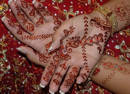 Värilliset Mehendi -tatuointimallit