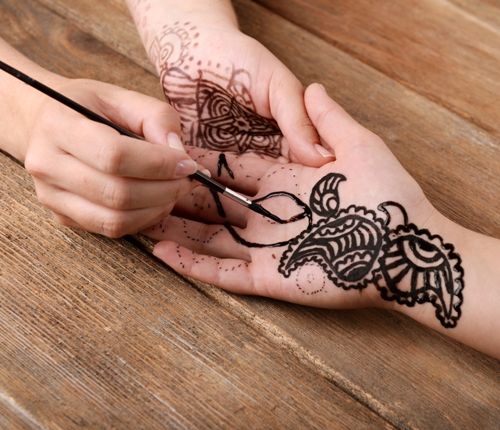 Mustat Mehndi -tatuointimallit