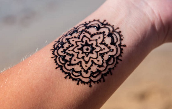 Pienet Mehndi -tatuointimallit tytöille