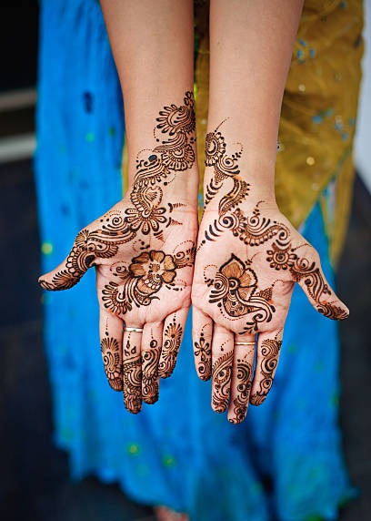 Yksinkertaiset kukka Mehndi -tatuointimallit