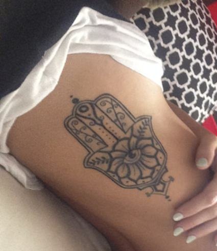 Απλός σχεδιασμός τατουάζ χεριού Hamsa αραβικού