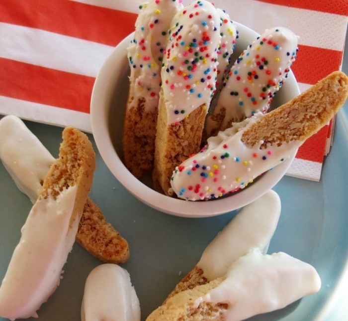 Aromatiska-biscotti-med-vanilj-mandelkex-sockerpärlor-jul