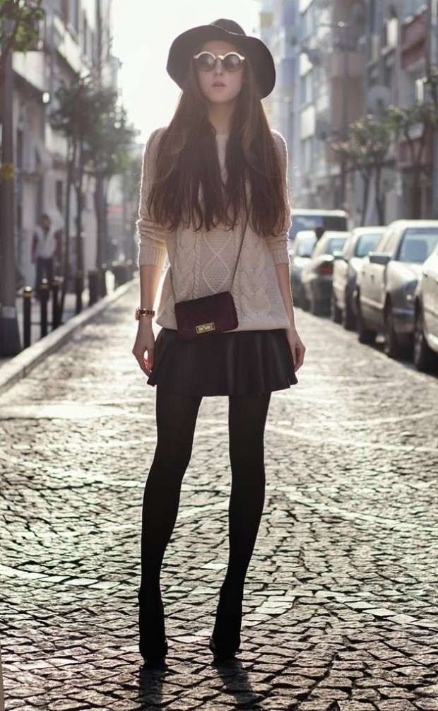 tröja-kjol-outfit-höst-beige-tröja-svart-kort-kjol