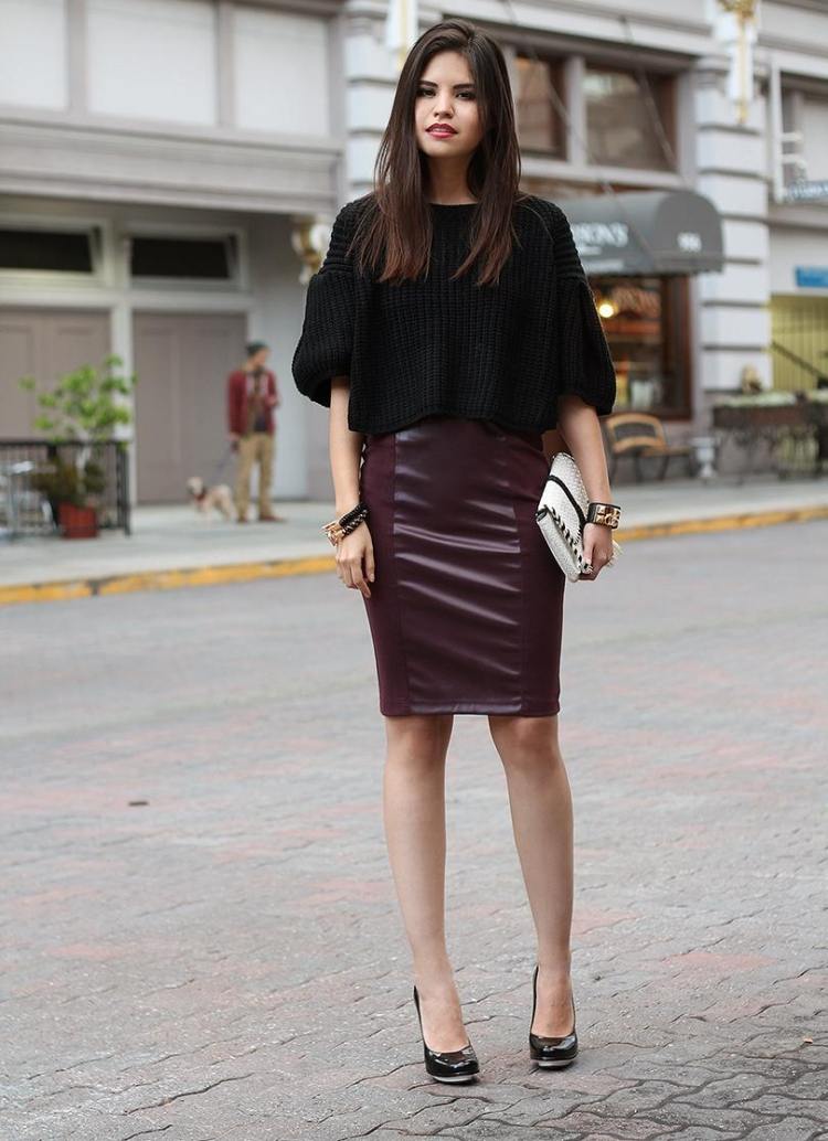 tröja-kjol-kombinationer höst-outfit-vinröd-penna-kjol-svart-tröja