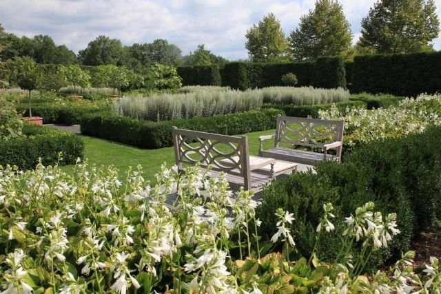 formell trädgård engelsk låda häckar symmetri