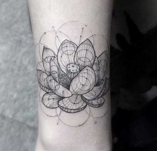 Geometrinen Lotus Tattoo