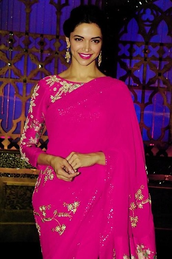 Deepika Pink Sareessä