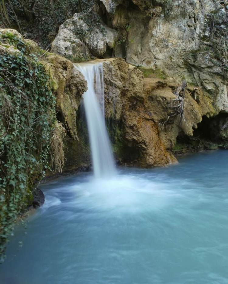 pool-vattenfall-sten-murgröna-idé-vatten-funktion