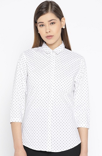 Valkoinen muodollinen painettu paita