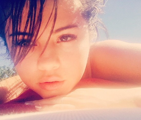 Kuvia Selena Gomezista ilman meikkiä 9