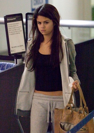 Selena Gomez ilman meikkiä 15