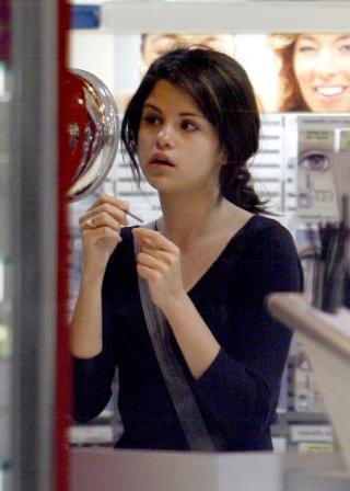 Selena Gomez ilman meikkiä 16