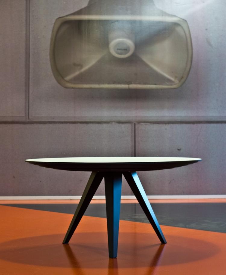 designer-för-matbord-matsal-grupp-möblering-rund-modern-svart-vit-mage