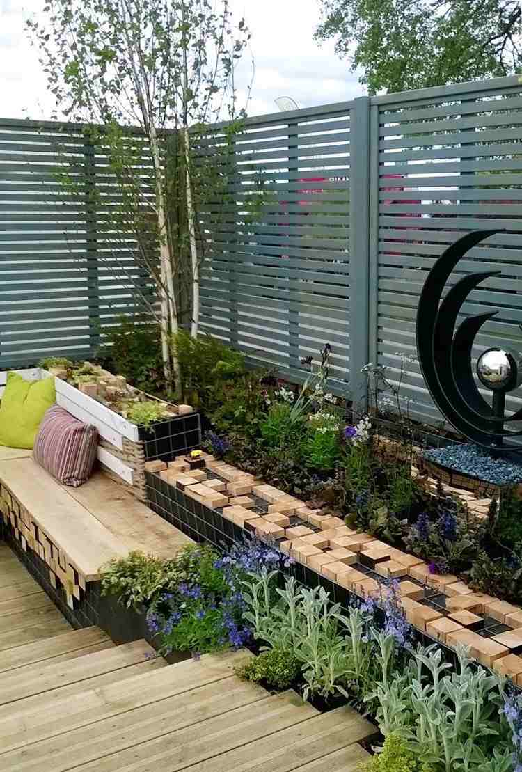 Trädgårdspartition-idéer-sekretessskydd-spjäll-vägg-färg-trä-stadshus