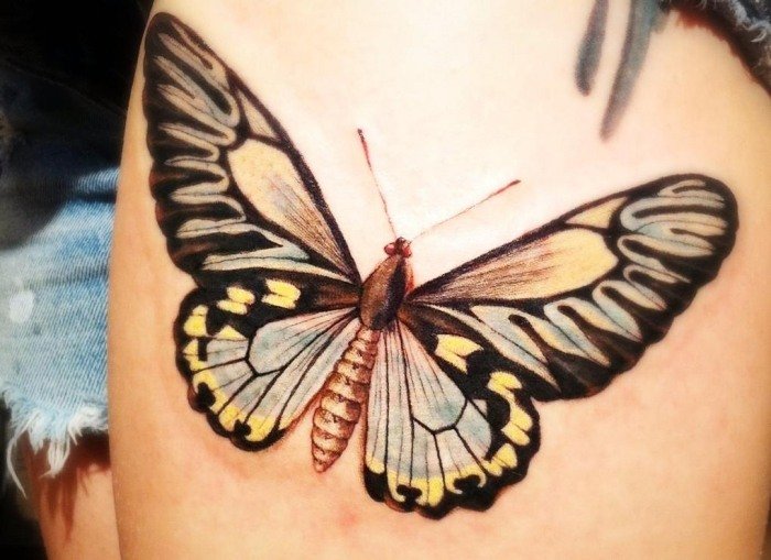 stor-fjäril-tatuering-på-lår-idéer-mönster