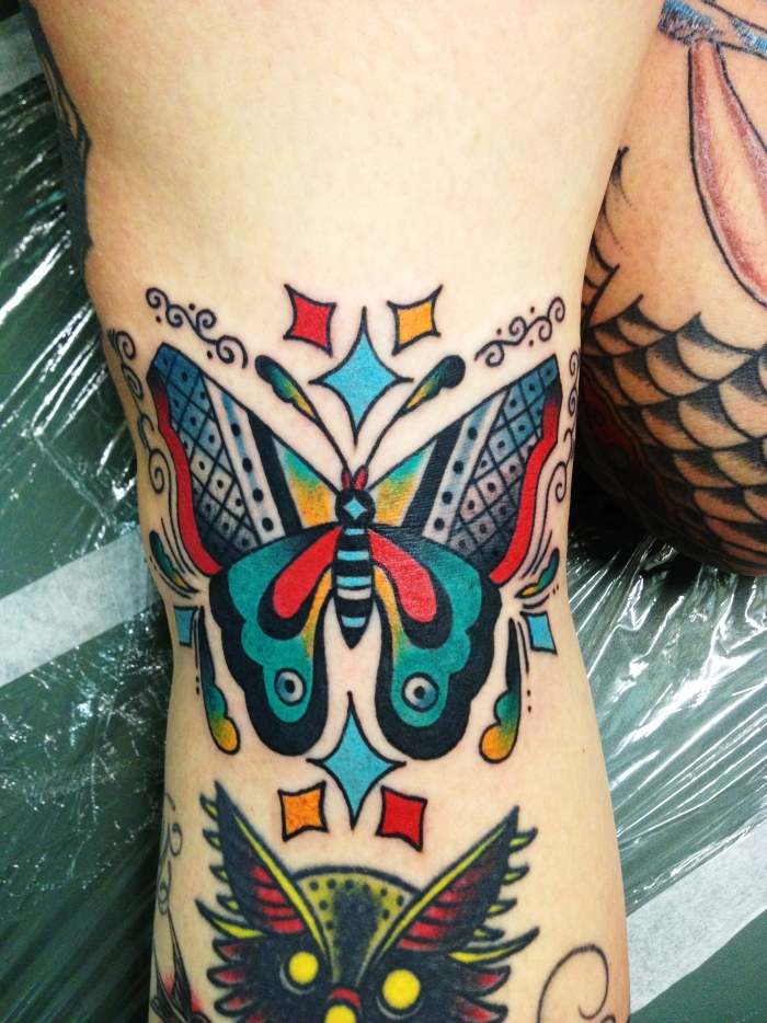 Fjäril-tatuering-i-etnisk-look-design-mallar-online-gratis
