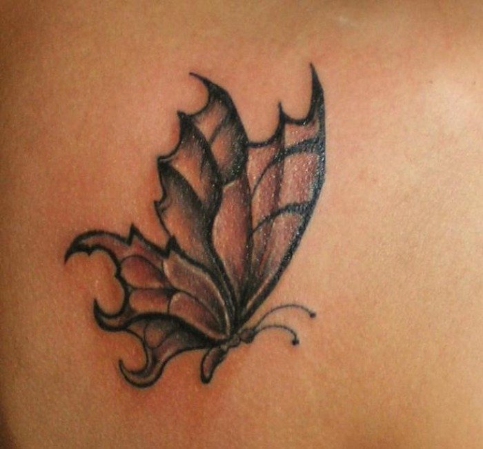 keltisk-fjäril-design-för-kvinnor-axel-tatuering-linjär