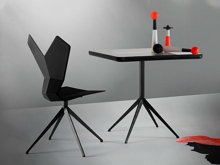 Dekorationsartikel-tom-dixon-torn-formad-salt-och-peppar-shaker-stol-design