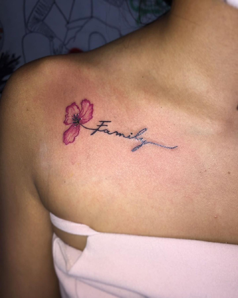 Kukka F -kirjain Tatuointi
