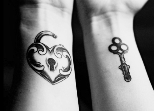Yksinkertainen lukko ja avaimen tatuointi