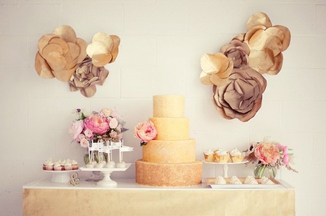 dessert-bord-bröllop-dekoration-nyårsafton-kväll-pastellfärger