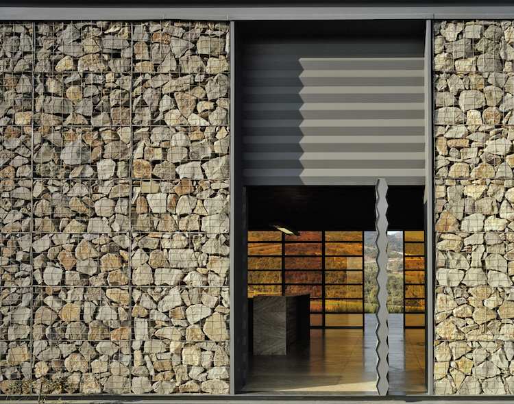 modern-fasad-samtida-gabion-stenbrott-stenar-design-minimalistisk