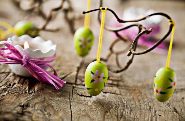 idéer påsk dekoration ägg grenar dekorera ljushållare