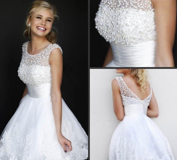 kort brudklänning-mycket-snygg-bustier-dekorerad