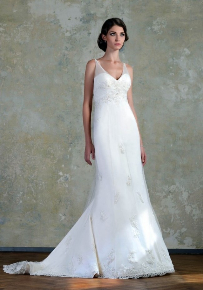 romantisk-bröllopsklänning-golvlängd-djup-v-hals-transparent-remmar-trend-samling