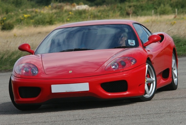 Upplev nuvarande Ferrari -drivande bror julklappsidéer