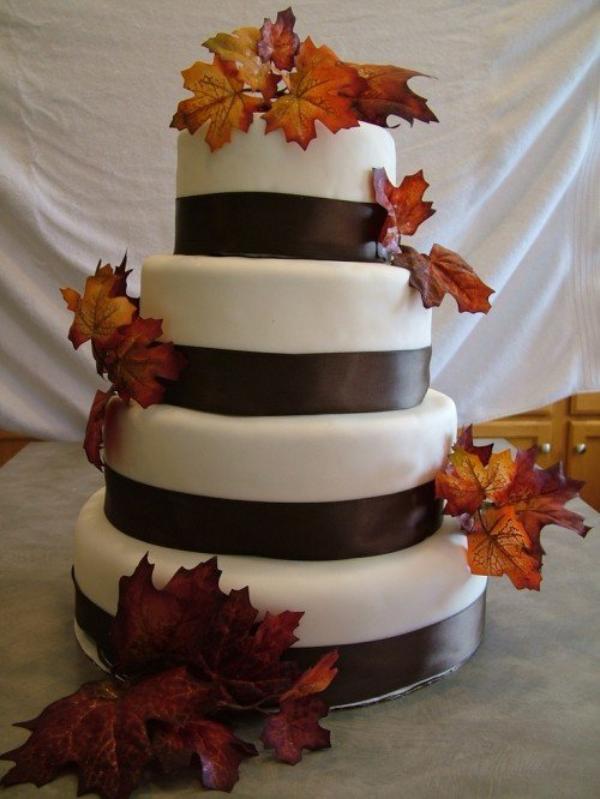 vit-brun-band-tårta-bröllop-design