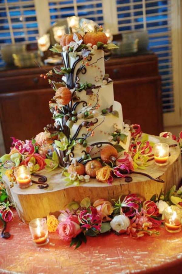 liten-färgstark-bröllop-tårta-rik-dekoration