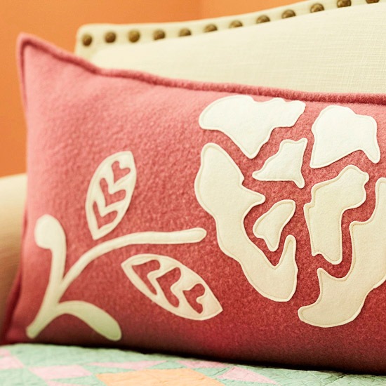 vit ros färgglada idéer för soffkuddar deco
