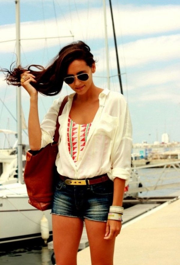 denim-shorts-outfit-sommar-vit-skjorta