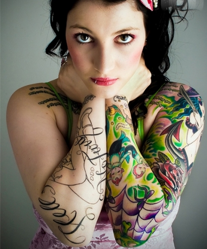 Πολύχρωμο τατουάζ σώματος για κορίτσια