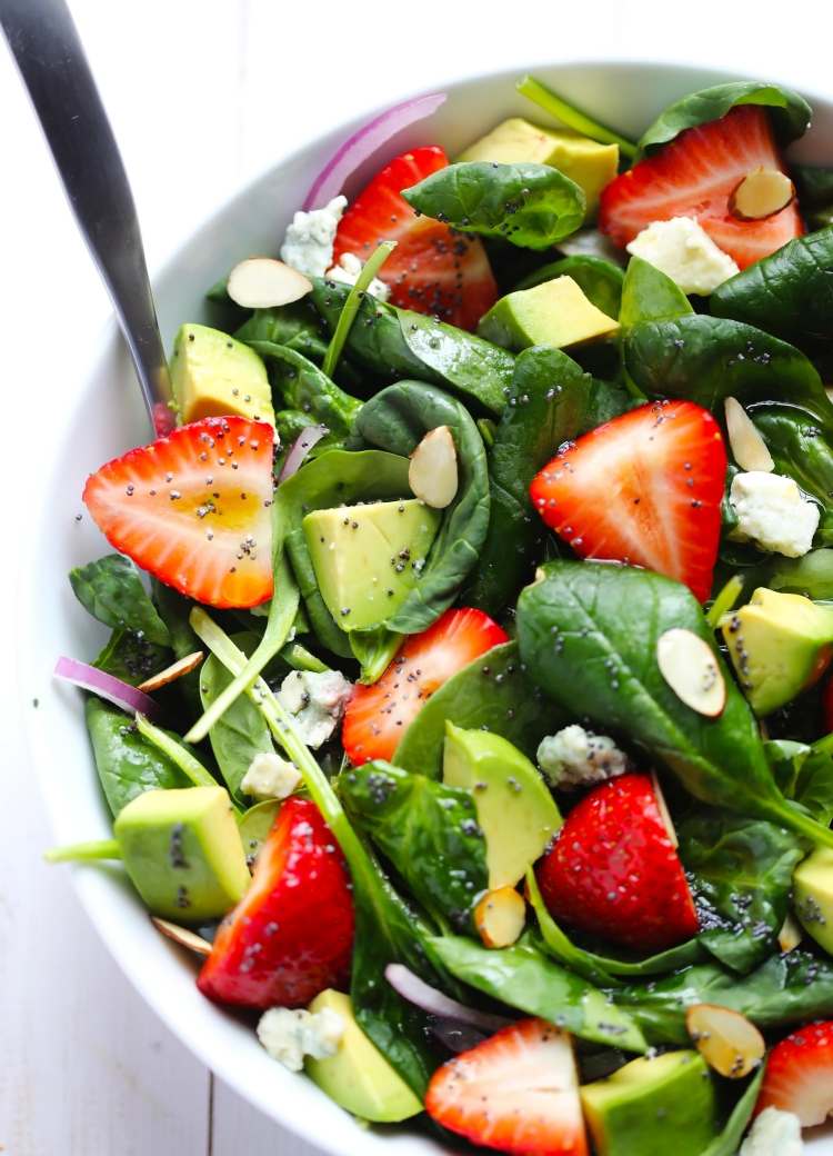 jordgubbe-avokado-spenat-sallad-mandel recept