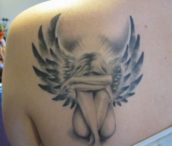Κορίτσι με φτερά τατουάζ αγγέλου για κορίτσια