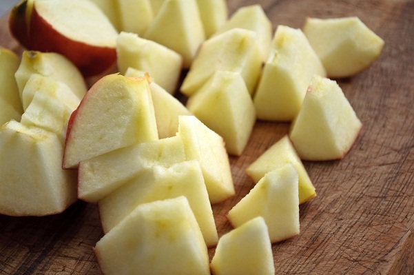 päänsärkyhoito kotona - pilkotut omenat