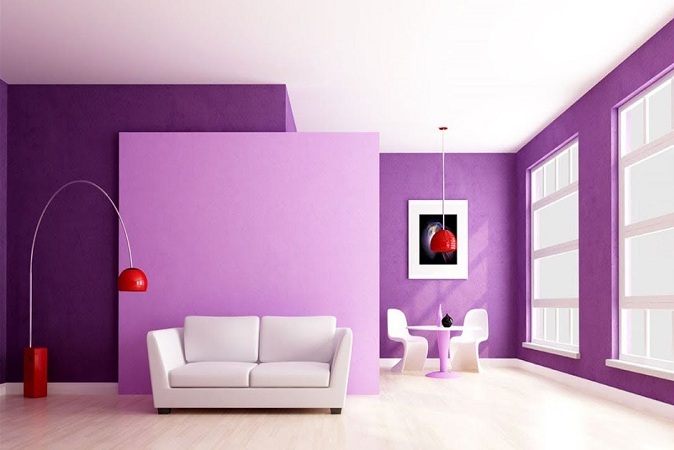 Violetti väriyhdistelmä olohuoneeseen