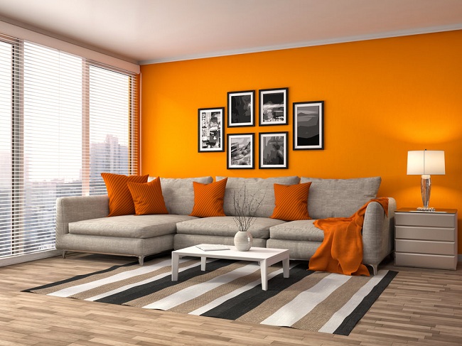 Oranssi väriyhdistelmä olohuoneeseen