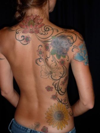 Σπειροειδές σχέδιο τατουάζ για κορίτσια