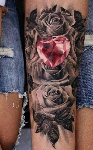 Τριαντάφυλλο με σχέδιο τατουάζ διαμαντιών