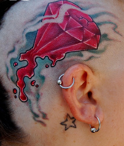 Λιώσιμο τατουάζ διαμαντιών στο κεφάλι